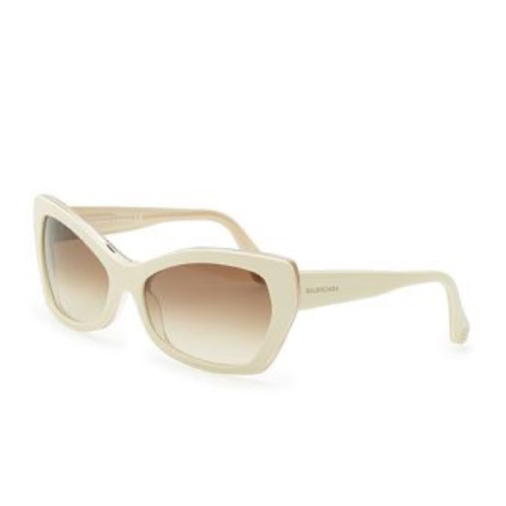 HOST PICK🎉 [Balenciaga] Cat Sunglasses BA 6 24F White